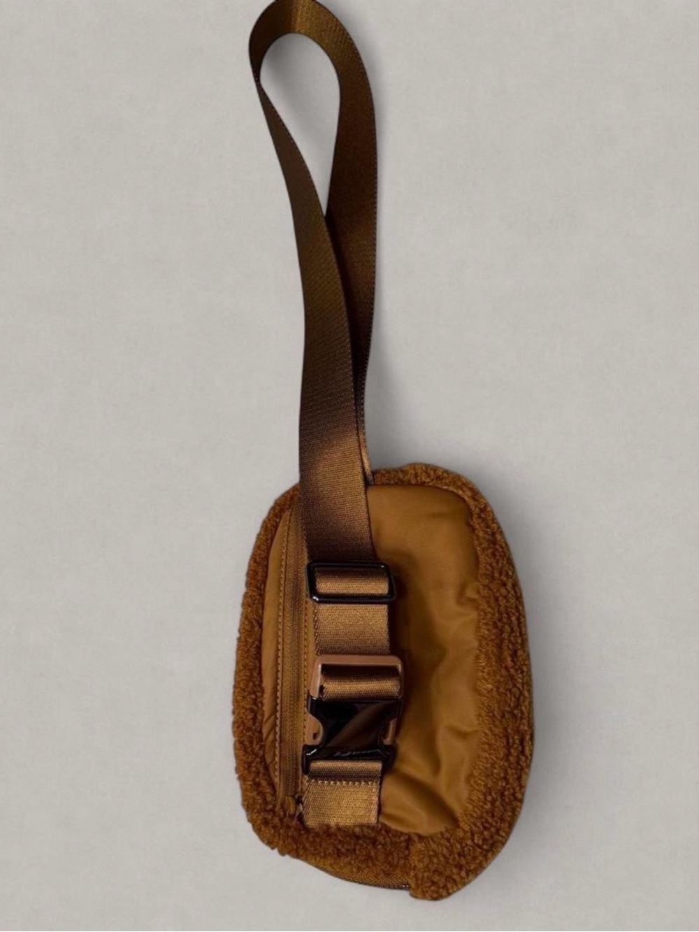 Lululemon Everywhere Fleece Belt Bag in Burnt Caramel - Picture 2 of 6